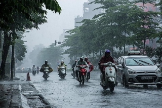 bac bo va trung bo mua rao va dong ha noi troi ret