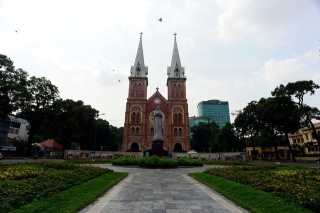 mua dich covid 19 nhieu diem du lich noi tieng o tp ho chi minh diu hiu khong bong nguoi