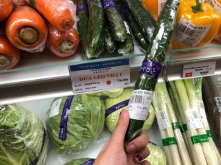 Lần đầu trải nghiệm siêu thị Nhật tại Việt Nam, cô gái “sốc” trước mức giá rau củ ngoại nhập: Món rẻ nhất cũng từ hàng trăm nghìn trở lên? - Ảnh 3.