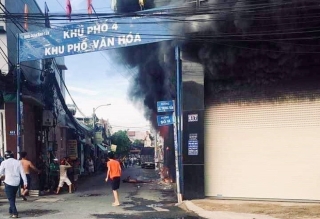 Vụ cháy nhà 3 tầng ở Sài Gòn khiến bố Ch?t, mẹ nhập viện: Sức khỏe 2 người con giờ ra sao? - Ảnh 1.