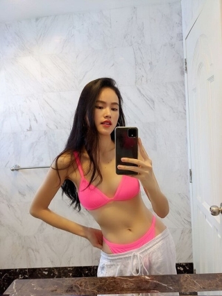 Tuyết Lan - nàng mẫu xứ Việt khiến cư dân mạng xôn xao khi khoe cơ thể trong bộ bikini