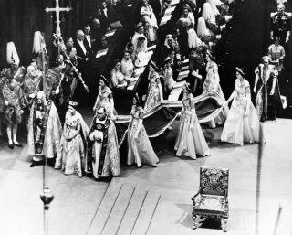 Cuộc đời Nữ hoàng Elizabeth II qua ảnh: Vị nữ vương ngồi trên ngai vàng lâu nhất trong lịch sử các vương triều của nước Anh - Ảnh 8.