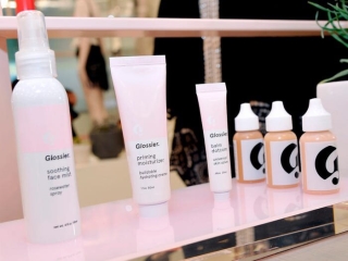 Glossier quyên góp 1 triệu đô la cho chiến dịch Black Lives Matter và các thương hiệu làm đẹp thuộc sở hữu của người da đen.