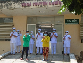 Nữ giúp việc cho bệnh nhân 34 dương tính trở lại sau 14 ngày được công bố khỏi bệnh tại Bình Thuận - Ảnh 1.