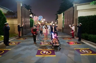 Disneyland Trung Quốc vừa mở cửa trở lại đã khiến du khách ngạc nhiên bởi những điều này: “Kỷ nguyên mới” của công viên giải trí là đây! - Ảnh 4.