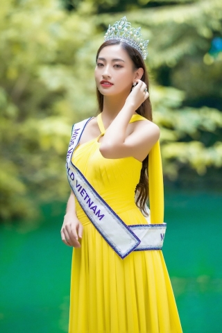 Cùng đăng quang năm 2019, Lương Thùy Linh lọt Top 12 Miss World Khánh Vân là ẩn số Miss Universe 2020 ảnh 0
