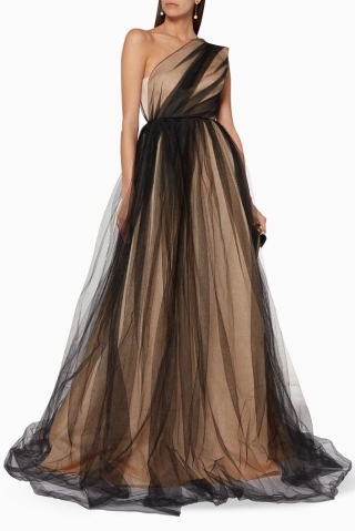 Bộ váy này đến từ NTK Alex Perry và có tên Alicia Gown giá dao động khoảng hơn 70 triệu đồng và hiện không còn hàng