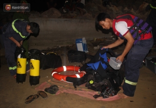 Hàng trăm người trắng đêm tìm kiếm thi thể 5 nạn nhân mất tích trong vụ lật ghe ở Quảng Nam - Ảnh 5.