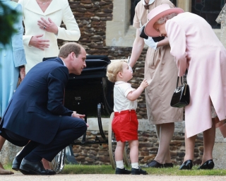 Cuộc đời Nữ hoàng Elizabeth II qua ảnh: Vị nữ vương ngồi trên ngai vàng lâu nhất trong lịch sử các vương triều của nước Anh - Ảnh 24.