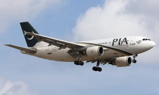 Tiết lộ nội dung cuộc gọi cuối cùng của phi công trước khi máy bay Pakistan chở gần 100 người lao xuống khu dân cư - Ảnh 1.