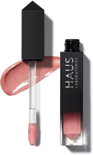 Kết thúc bằng son Haus Labs Le Riot Lip Gloss in Entrance.