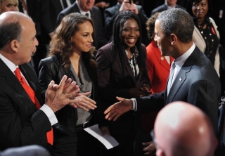 Alicia Keys gặp tổng thống Obama tại sự kiện ‘Ngày Thế giới phòng chống AIDS’ tại Đại học George Washington.