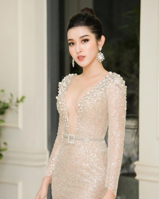 Nối gót HHen Niê Hoàng Thùy, Khánh Vân học make-up sẵn sàng chinh chiến Miss Universe 2020 ảnh 9