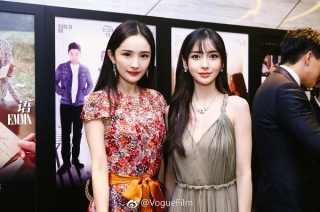 Chụp hình cùng bạn thân Dương Minh đẫy đà dù Angelababy khoác kiểu váy hai dây nhìn vòng 1 trông khiêm tốn hơn hẳn nhưng cả hai đều vẫn đẹp theo cách riêng