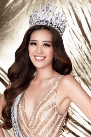 Khánh Vân đang nhận được rất nhiều kì vọng của khán giả nước nhà tại cuộc thi Miss Universe 2020. Trong đó vấn đề lựa chọn trang phục dân tộc phù hợp với đại diện Việt Nam gây rất nhiều sự tò mò.