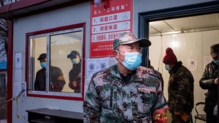 Du học sinh siêu lây nhiễm khiến 2 ổ dịch bùng phát, thành phố 10 triệu dân tại Trung Quốc chính thức phong tỏa - Ảnh 2.