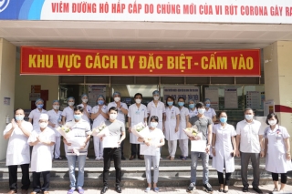 Thêm 4 bệnh nhân Covid-19 được công bố khỏi bệnh, Việt Nam chỉ còn điều trị 26 ca bệnh - Ảnh 1.