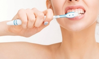 Cần chải răng đúng cách để phòng bệnh nha chu.