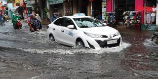 TP Hồ Chí Minh xuất hiện mưa to kèm hạt đá - Ảnh 4.