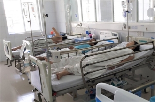 Thêm 97 người nhập viện do ngộ độc thực phẩm nghi do ăn đồ chay ở Đà Nẵng - Ảnh 2.
