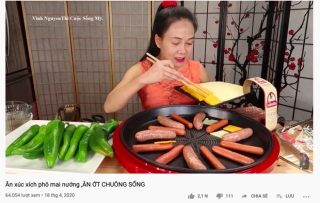 Chị Vinh YouTuber lại “gây lú” mạng xã hội với màn review hotdog… hiểu Ch?t liền, nhưng chi tiết nói về quả ớt chuông mới là điều đáng chú ý - Ảnh 3.