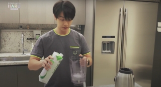 Fan “soi” thấy một loại nước dừa đóng hộp Việt Nam xuất hiện trong gian bếp của nam idol Super Junior, còn được sử dụng với mục đích đặc biệt - Ảnh 2.
