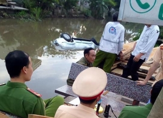 Nam Định: Xe ô tô bất ngờ lao xuống mương nước trong đêm, 3 người thương vong - Ảnh 2.