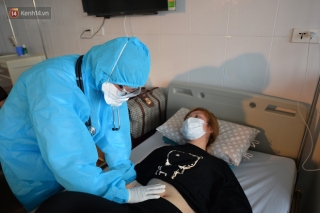 Thêm một bệnh nhân nghi tái dương tính với SARS-CoV-2 sau khi xuất viện, được chuyển từ Phú Thọ lên Hà Nội theo dõi - Ảnh 1.