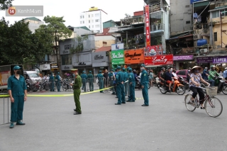 Thông tin mới vụ nổ khí gas tại Hà Nội: Có 5 nạn nhân bị thương trong đó 3 người bị nặng, ít nhất 7 ngôi nhà nứt tường, vỡ cửa - Ảnh 3.