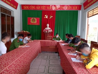 4 nam, 1 nữ dân chơi đến Đà Nẵng thuê biệt thự mở tiệc M* t*y để ăn mừng hết cách ly xã hội - Ảnh 6.