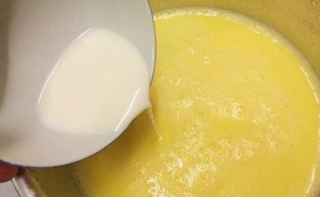 Ai cũng có thể làm sữa ngô sánh mịn, thơm ngon không thua tiệm chỉ với công thức đơn giản này - Ảnh 3