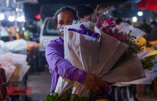 Tin nhanh - Hà Nội: Chợ hoa đầu mối nhộn nhịp trở lại (Hình 10).