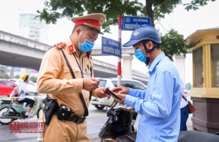 Tin nhanh - Nhiều người bị xử lý trong ngày đầu CSGT ra quân tổng kiểm soát (Hình 4).