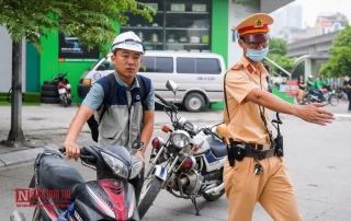 Tin nhanh - Nhiều người bị xử lý trong ngày đầu CSGT ra quân tổng kiểm soát (Hình 6).