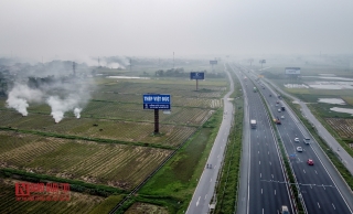 Tin nhanh - Khói do đốt rơm rạ bao phủ đường quốc lộ, cao tốc (Hình 12).