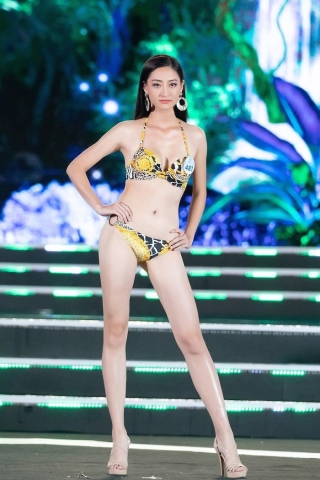 Cùng đăng quang năm 2019, Lương Thùy Linh lọt Top 12 Miss World Khánh Vân là ẩn số Miss Universe 2020 ảnh 2