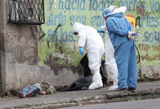 Hơn 1.600 người Ch?t vì Covid-19, thi thể nằm ngay trên đường phố Ecuador - 2