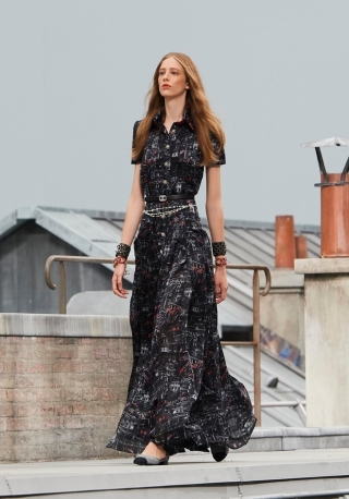 Kiểu váy đậm chất vintage suôn dài đấy thuộc BST Xuân Hè 2020 của Chanel
