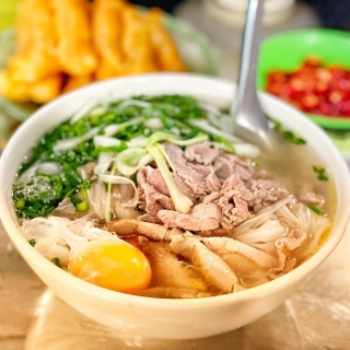 Báo Pháp gọi Hà Nội là “ngôi đền của những món ăn đường phố” - Ảnh 9.