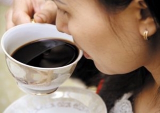 Khám phá thú vị: Lý do bất ngờ khiến những người nghiện cà phê ít bị béo phì - Ảnh 2