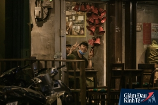 Một loạt quán xá Sài Gòn đã mở cửa trở lại sau chuỗi ngày dài cách ly: Nơi thì tấp nập khách, chỗ vẫn vắng hoe như cũ - Ảnh 17.