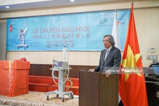 Ông Trần Ngọc Phúc phát biểu tại buổi lễ bàn giao máy thở MV20 cho Chính phủ Việt Nam.