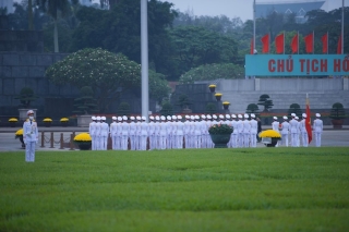  Đoàn thượng cờ gồm 34 tiêu binh thuộc Đoàn 275 (Bộ Tư lệnh Bảo vệ Lăng Chủ tịch Hồ Chí Minh) – đơn vị được giao thực hiện nghi lễ thượng cờ – tượng trưng cho 34 chiến sĩ đầu tiên của Đội Việt Nam tuyên truyền Giải phóng quân.