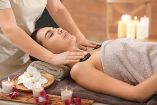 liệu pháp massage thư giãn giúp ngủ ngon