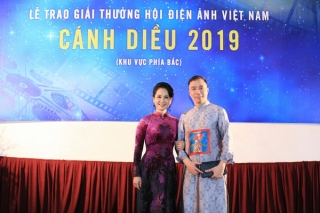 ‘Mẹ chồng’ Lan Hương diện áo dài chục nghìn đô của NTK Đỗ Trịnh Hoài Nam