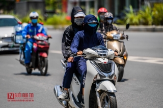 Tin nhanh - Hà Nội: Nóng đỉnh điểm hơn 44 độ C, đường phố bốc hơi xuất hiện ảo ảnh (Hình 6).