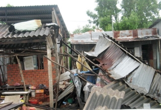 Ninh Thuận: 89 nhà dân bị sập và tốc mái do mưa gió lốc