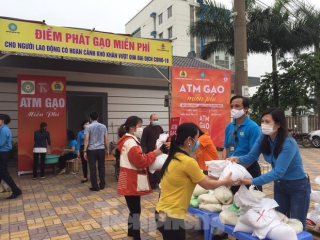 Cây ATM gạo đến với người nghèo và công nhân ở Bắc Ninh - Ảnh 1.