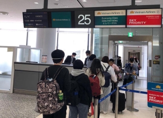 Gần 300 công dân Việt Nam ở Nhật Bản về nước trên chuyến bay Vietnam Airlines - Ảnh 2.