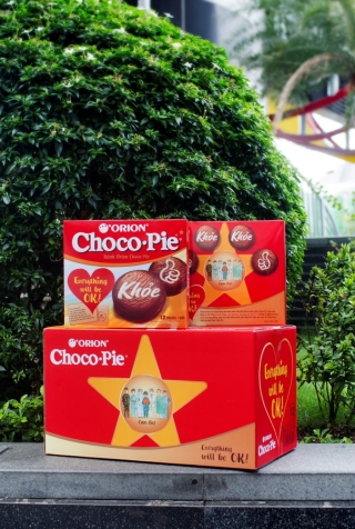 Orion vẽ thông điệp “khỏe” lên bánh Choco.Pie động viên đội ngũ y bác sĩ và quân nhân đang phục vụ bệnh nhân trong chiến dịch Covid 19 - Ảnh 2.